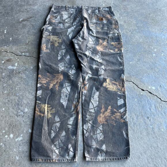 Vintage Y2K Carhartt Realtree camo work wear carpenter pants